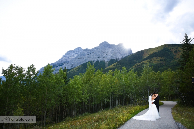 Calgary Wedding Photographers Kananaskis Lake Rocky Mountains  (13)